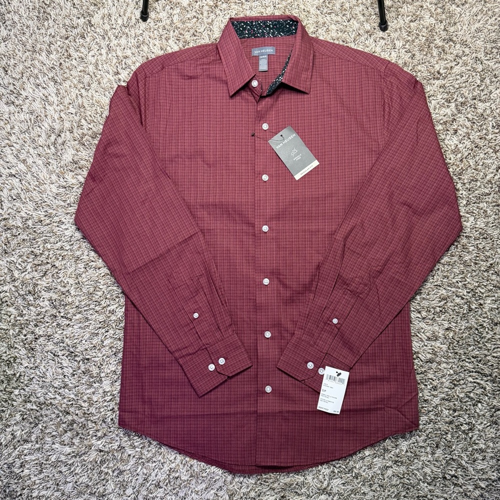 Van Heusen Regular Fit Men's Red Checkered Button Down Shirt Size Small